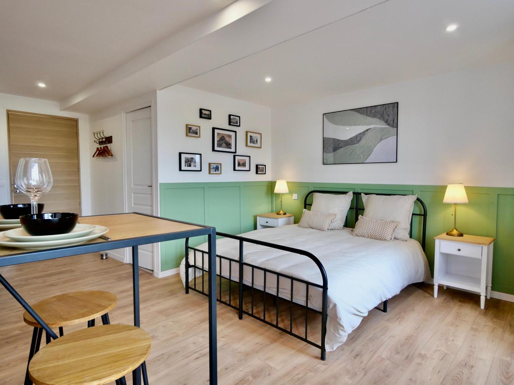 D-Day Suites Карантан Экстерьер фото
